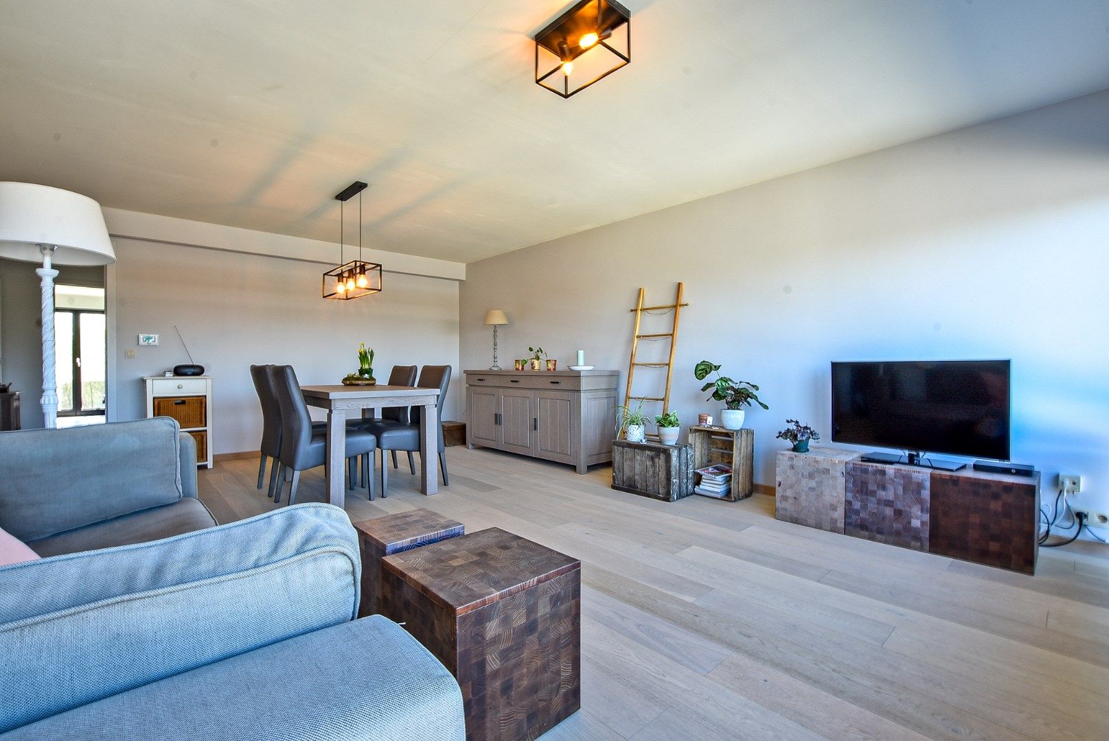 Gezellig instapklaar 2 slaapkamer appartement in hartje Diksmuide! foto 3