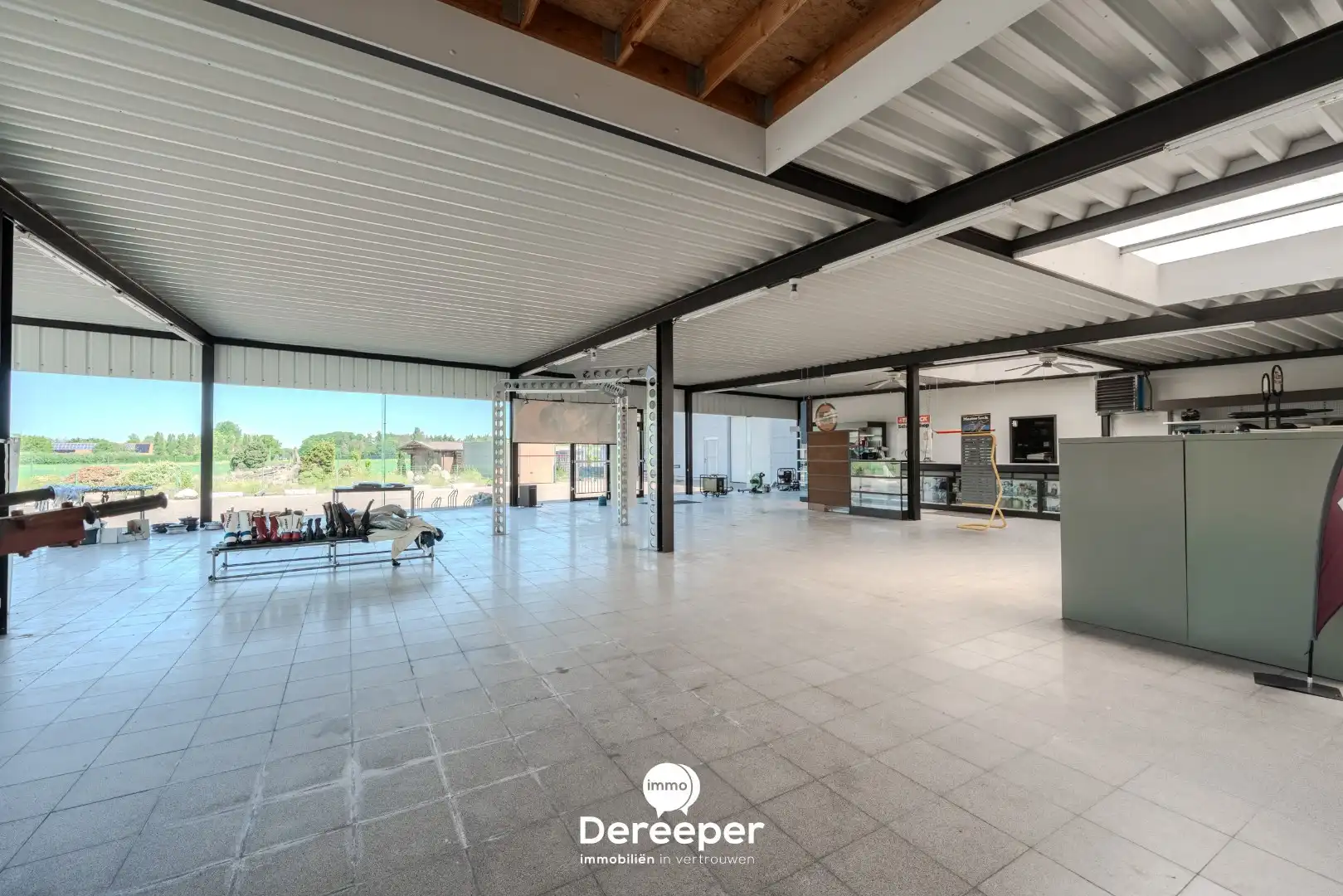 Commercieel pand met showroom, atelier, opslagplaatsen en woonst op toplocatie foto 2