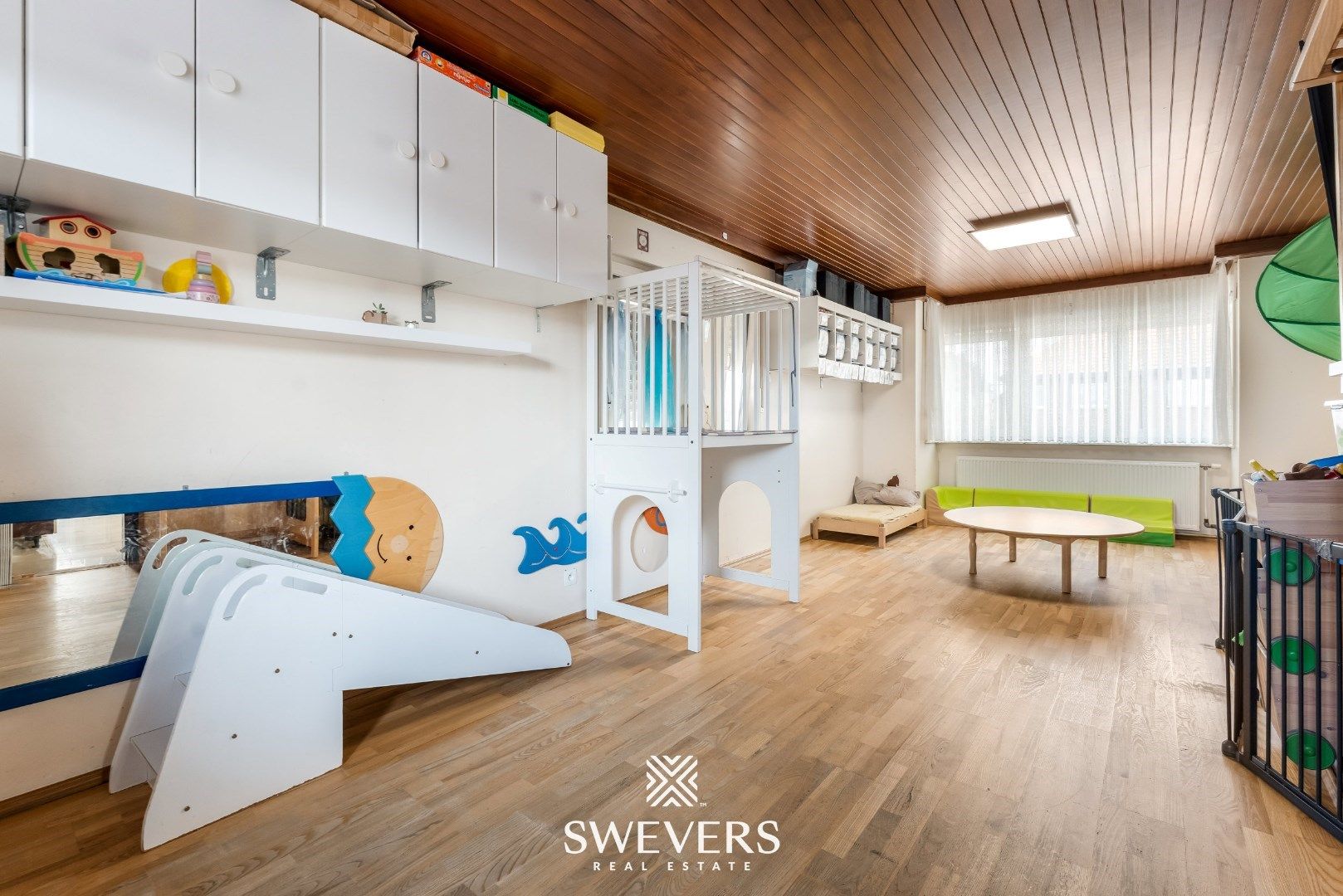 Gezinswoning met verrassend veel ruimte: vijf slaapkamers, kelderverdieping en loods foto 10