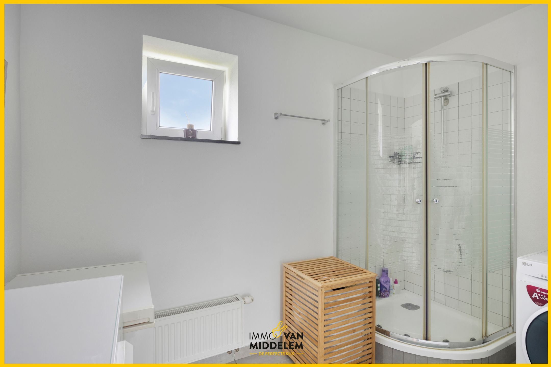 INSTAPKLARE WONING MET 3 KAMERS, TERRAS, TUIN EN GARAGE foto 9