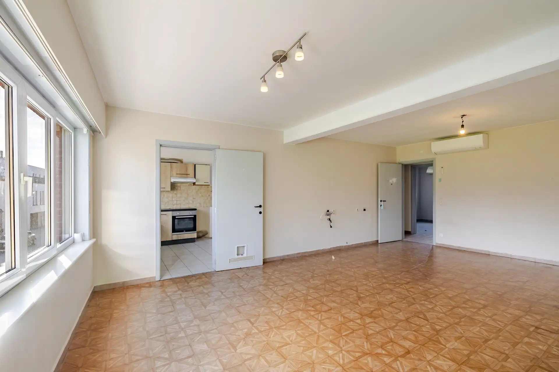 Appartement op de eerste verdieping met twee slaapkamers en garage foto 9