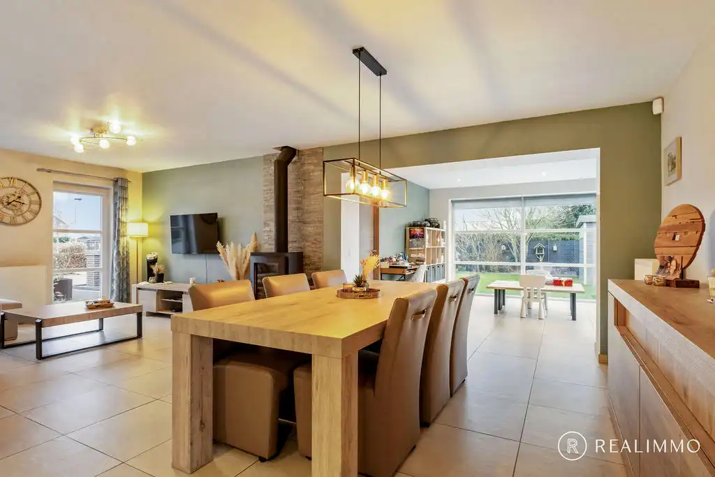 Ruime hedendaagse villa met zwembad in een gegeerde residentiële omgeving foto 6