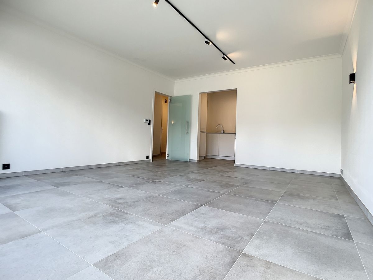 Modern gerenoveerd gelijkvloers appartement nabij park 58 foto 3