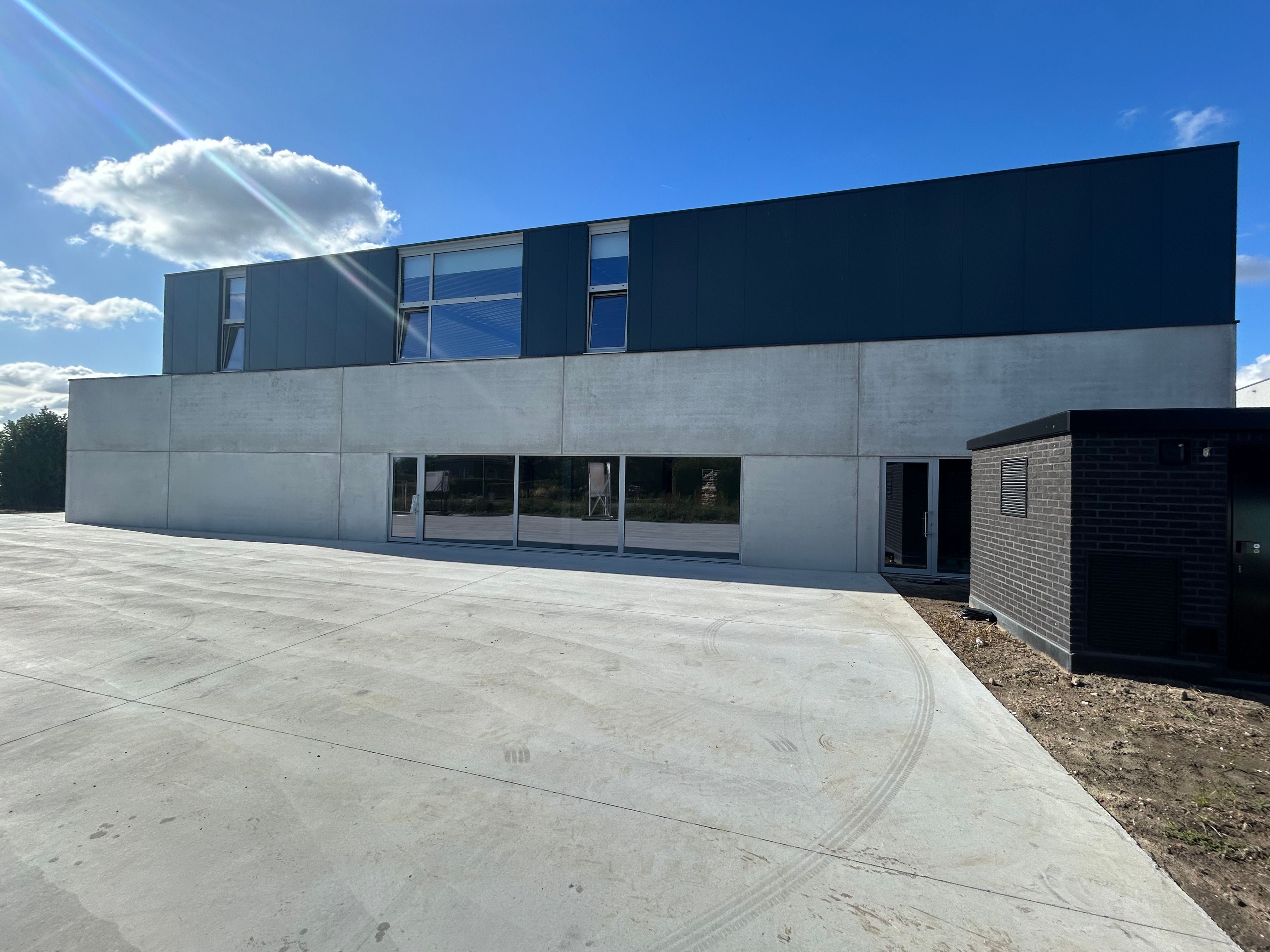 Laatste nieuwbouw KMO unit voorzien van kantoor of woning - parkeergelegenheid - Sleidinge foto 2