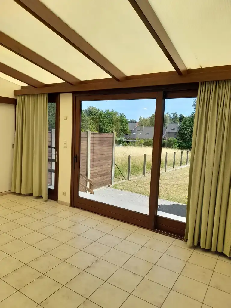 Halfopen bebouwing met 2 slpks, veranda en tuin foto 6