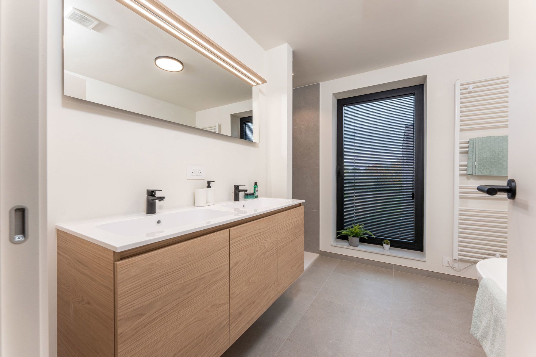 Moderne, halfopen woning foto 19