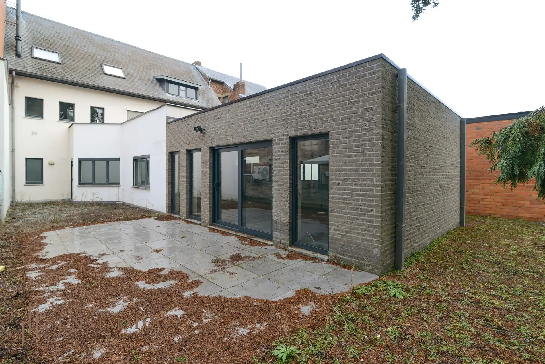 Commerciële handelspand met bovenliggend appartement in hartje Maasmechelen foto 23