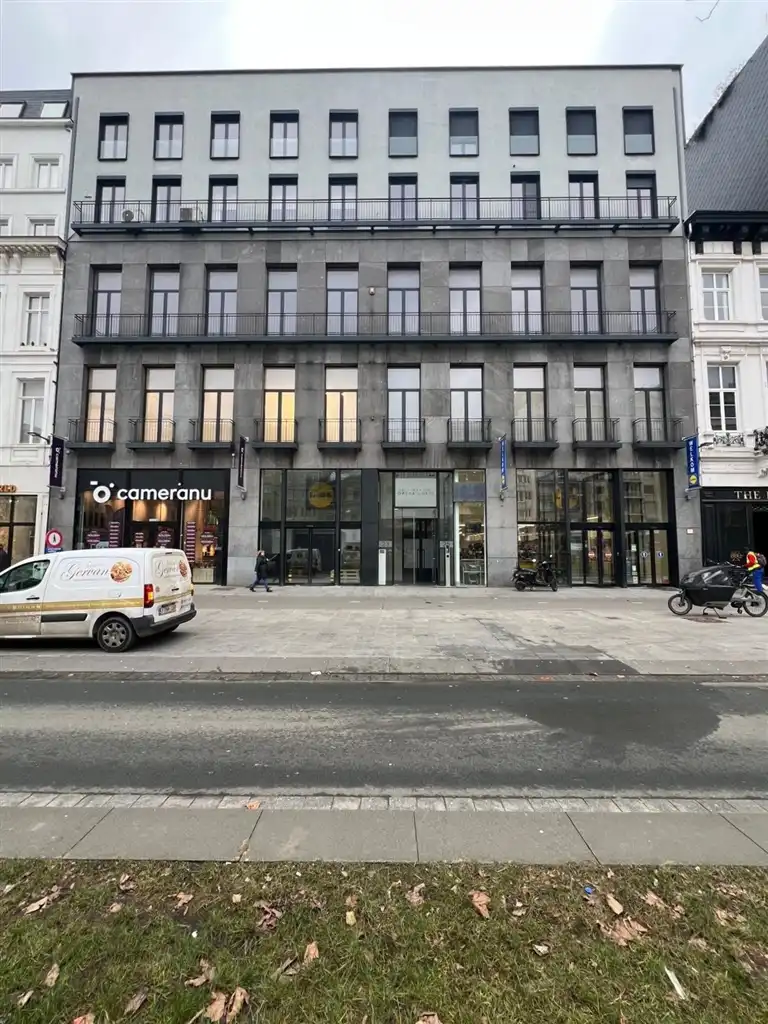 Voormalige showroom van Italiaans modemerk foto 11
