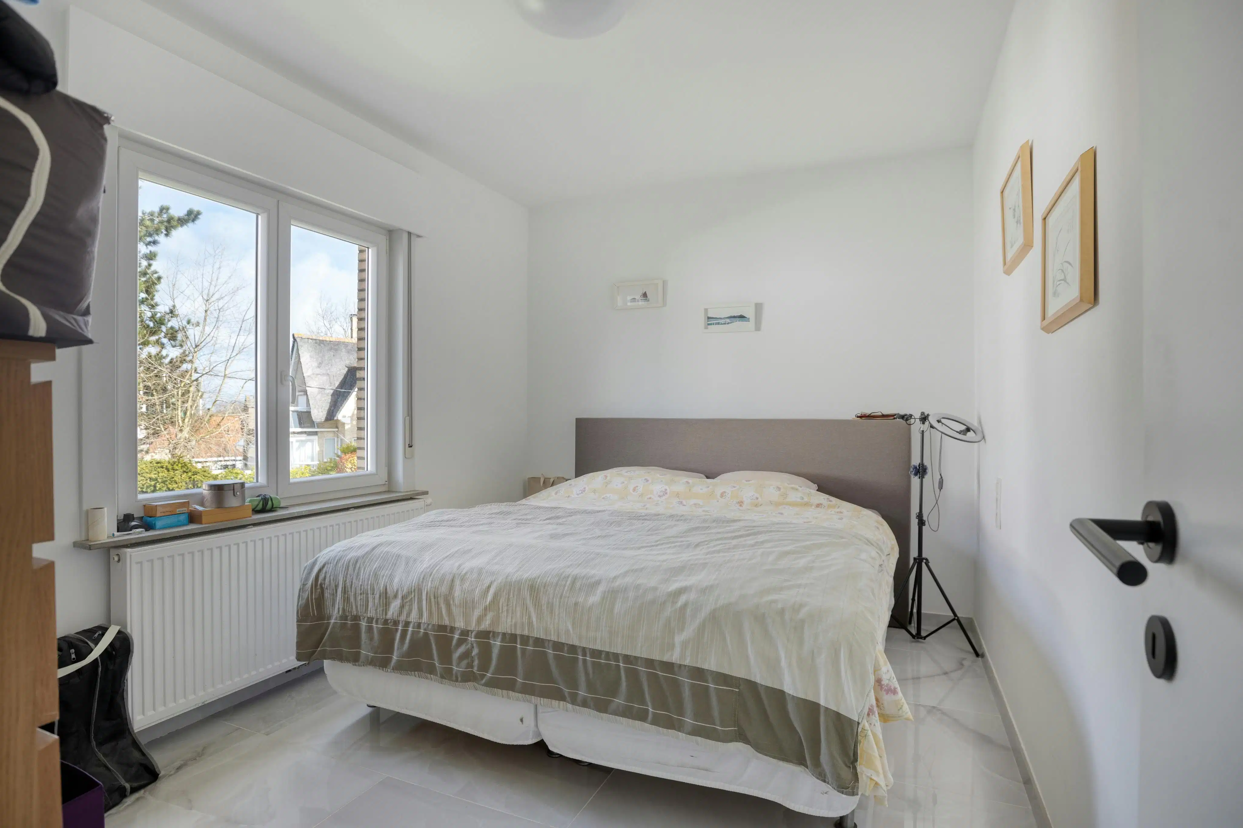 Gerenoveerd hoekappartement met 3 slaapkamers en garage foto 6