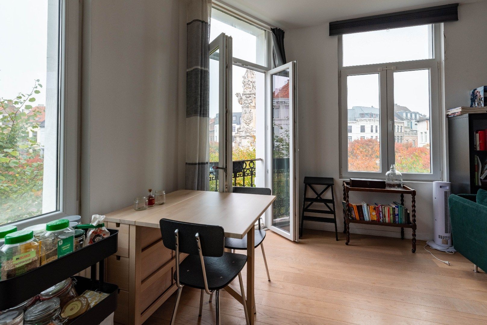 Modern en trendy appartement aan de Marnixplaats! foto 2