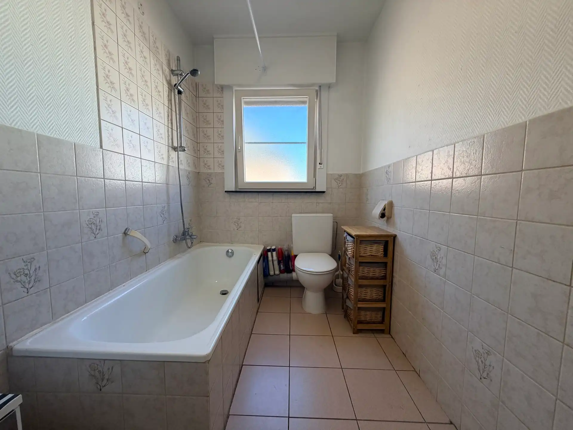 TE KOOP Instapklare bel-etagewoning met terras en ruime garage. foto 15