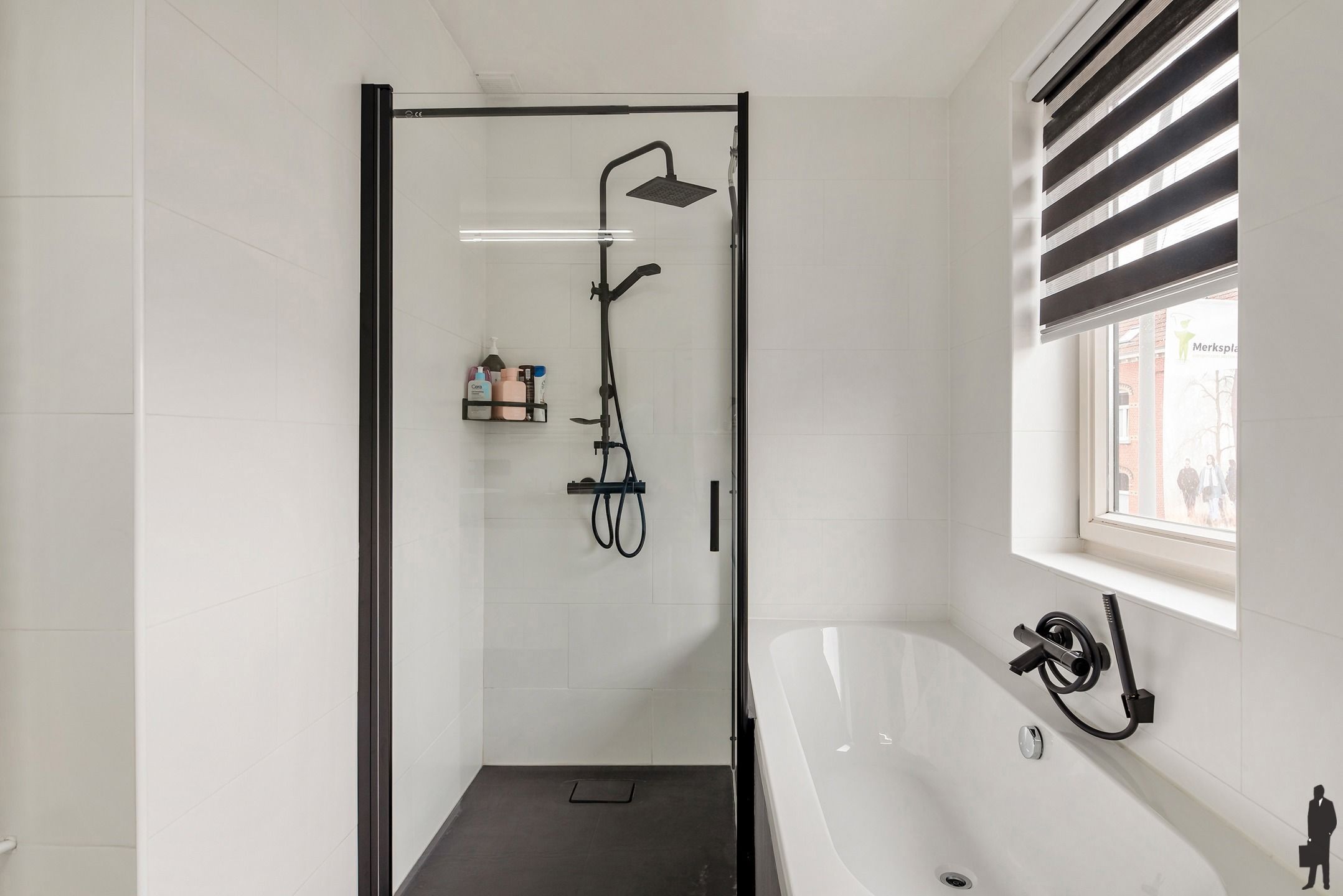 Knap gerenoveerde gezinswoning met 4 slaapkamers en praktijkruimte/kantoor. foto 29