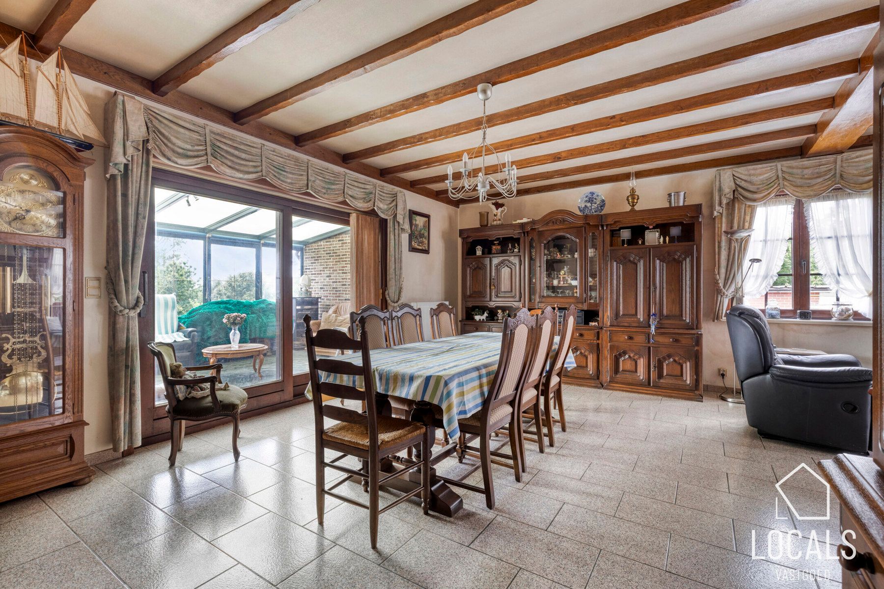 Zeer goed onderhouden ruime open bebouwing te Kerksken foto 7