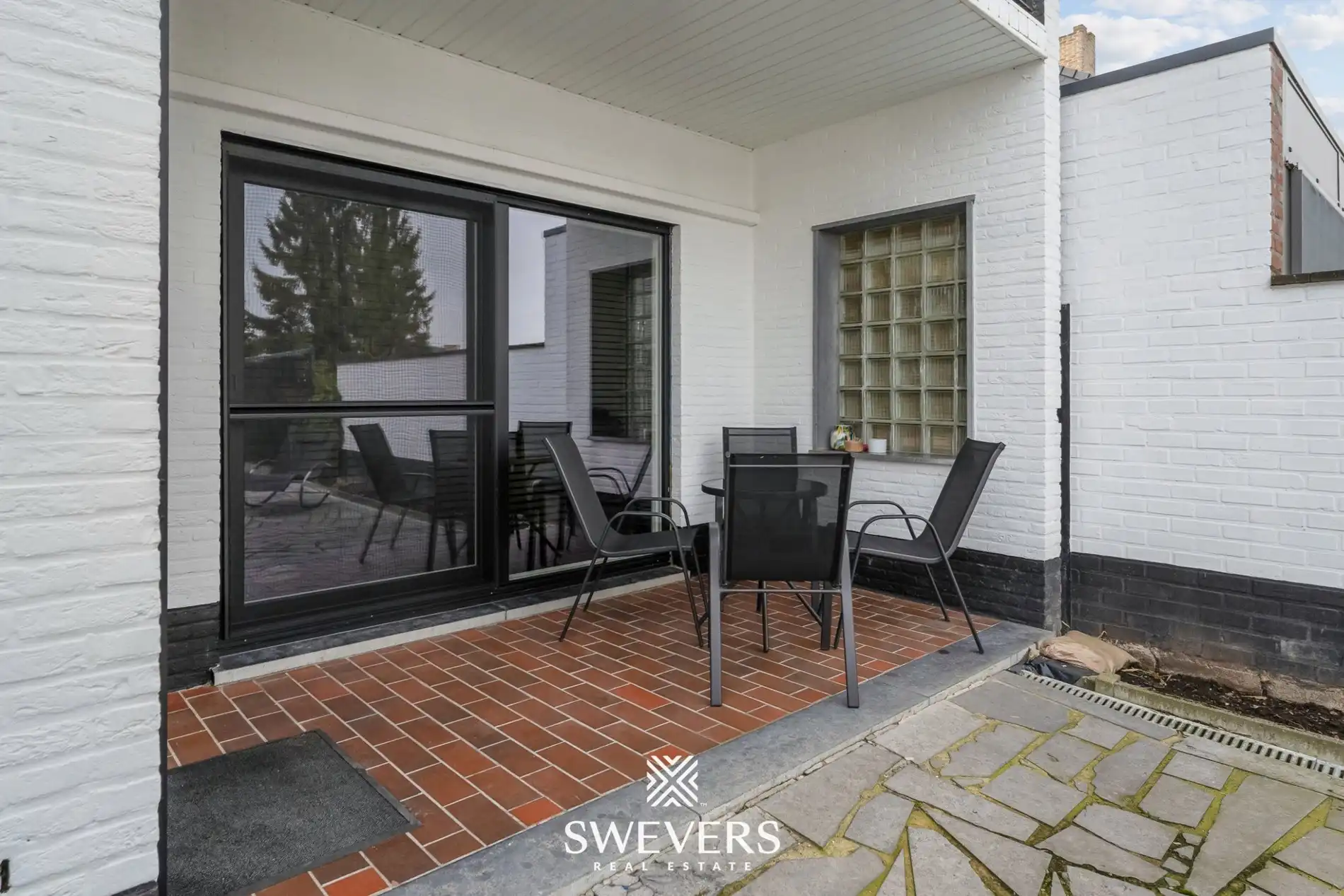 Volledig vernieuwd pareltje met terras, balkon & loods in Riemst foto 24