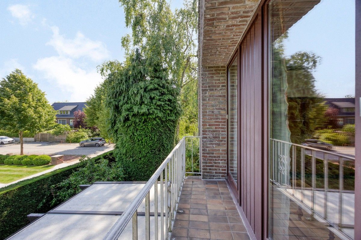 Eigentijdse villa met grote zonnige tuin midden in het groen van Sint-Denijs-Westrem foto 17
