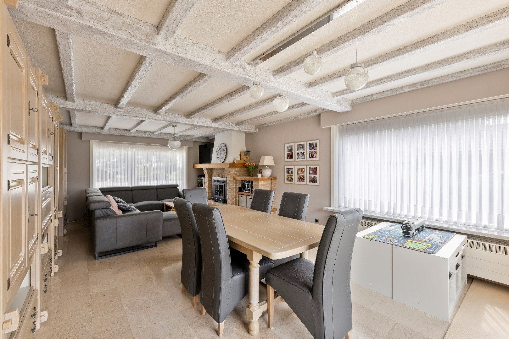 Ruime woning met 3 slaapkamers, ruime tuin en garage. foto 3