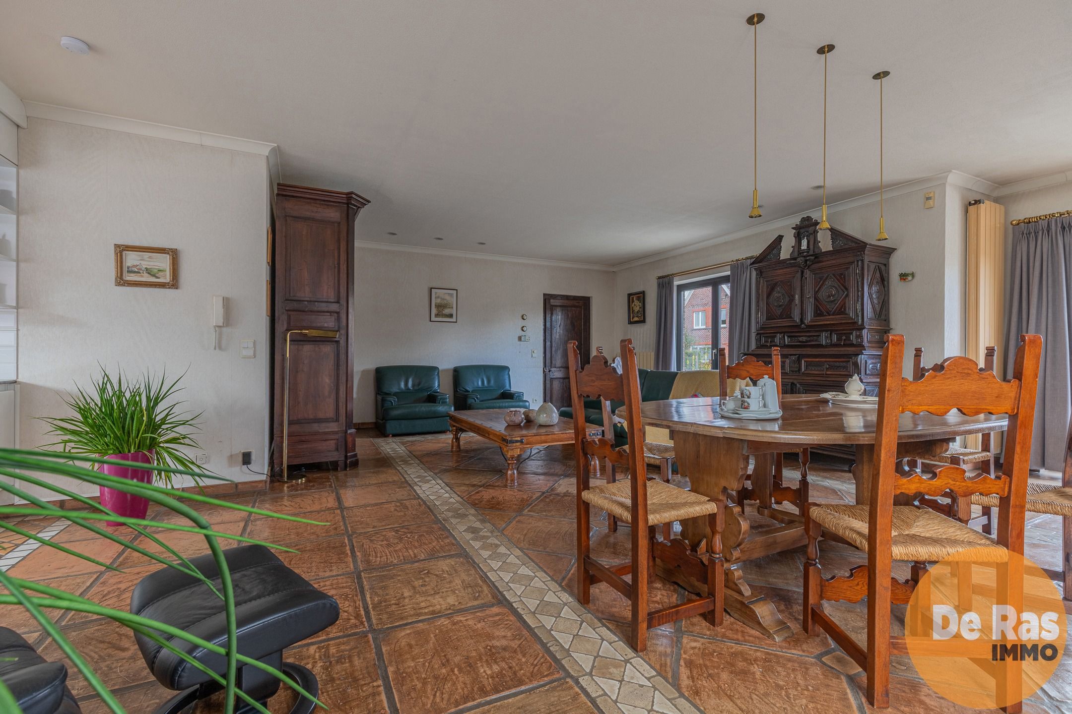 HERZELE - Degelijke 3-gevelwoning met tuin foto 6