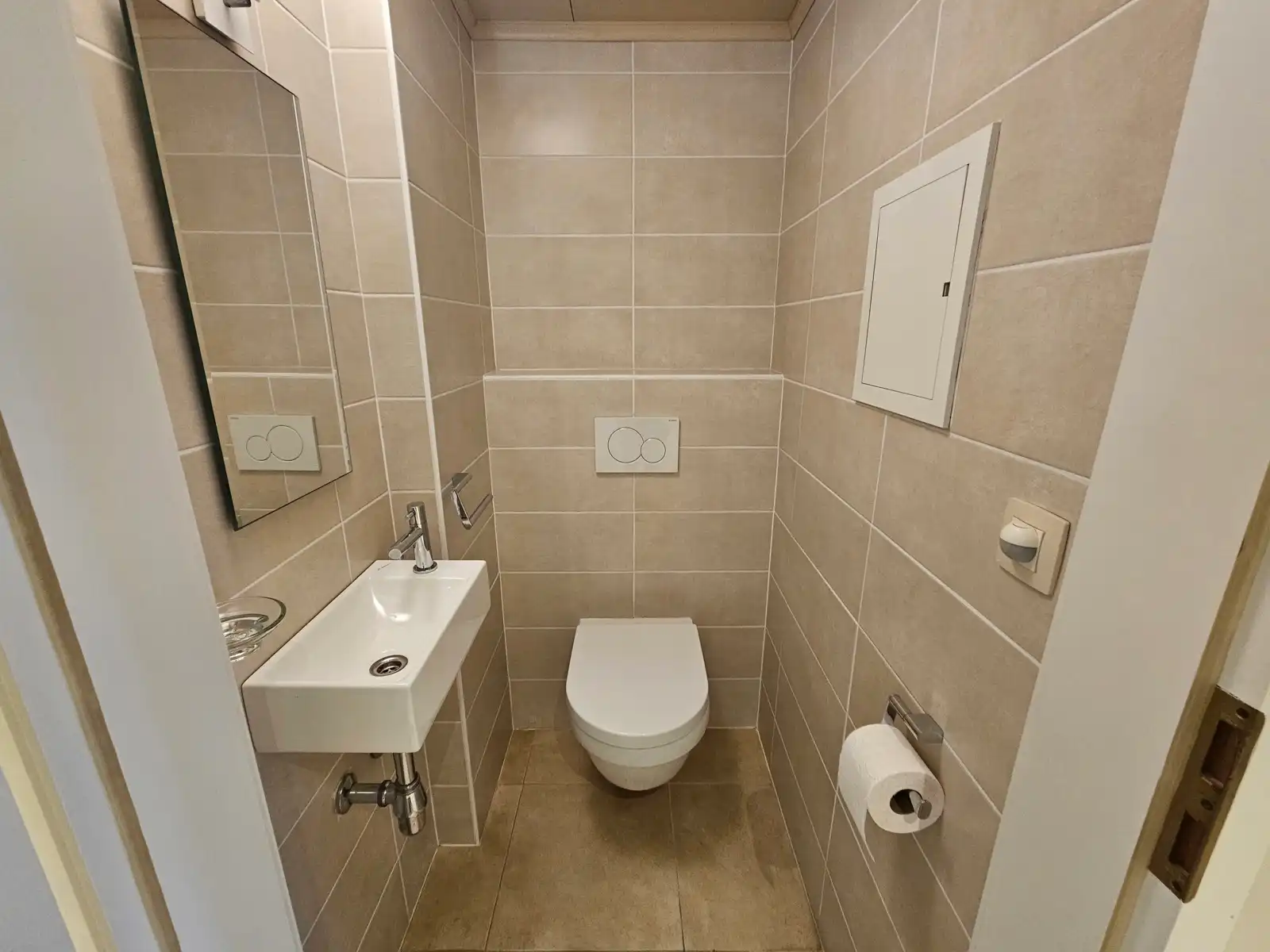 Instapklaar appartement met grote garage !! foto 5