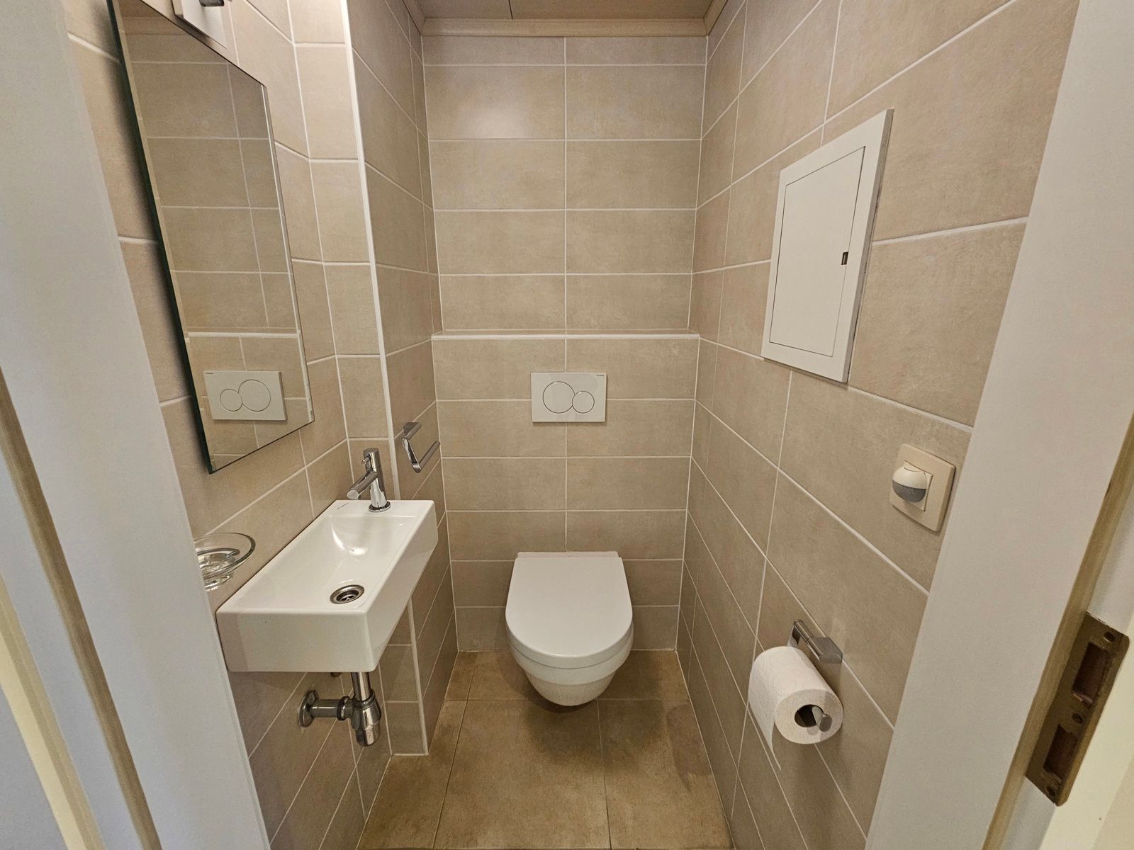 Instapklaar appartement met grote garage !! foto 5