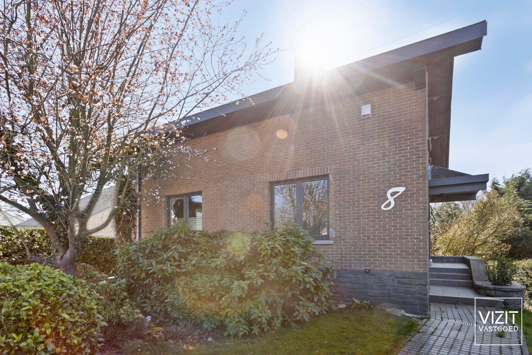 Uitstekend gelegen villa met 4 slaapkamers foto {{pictureIndex}}