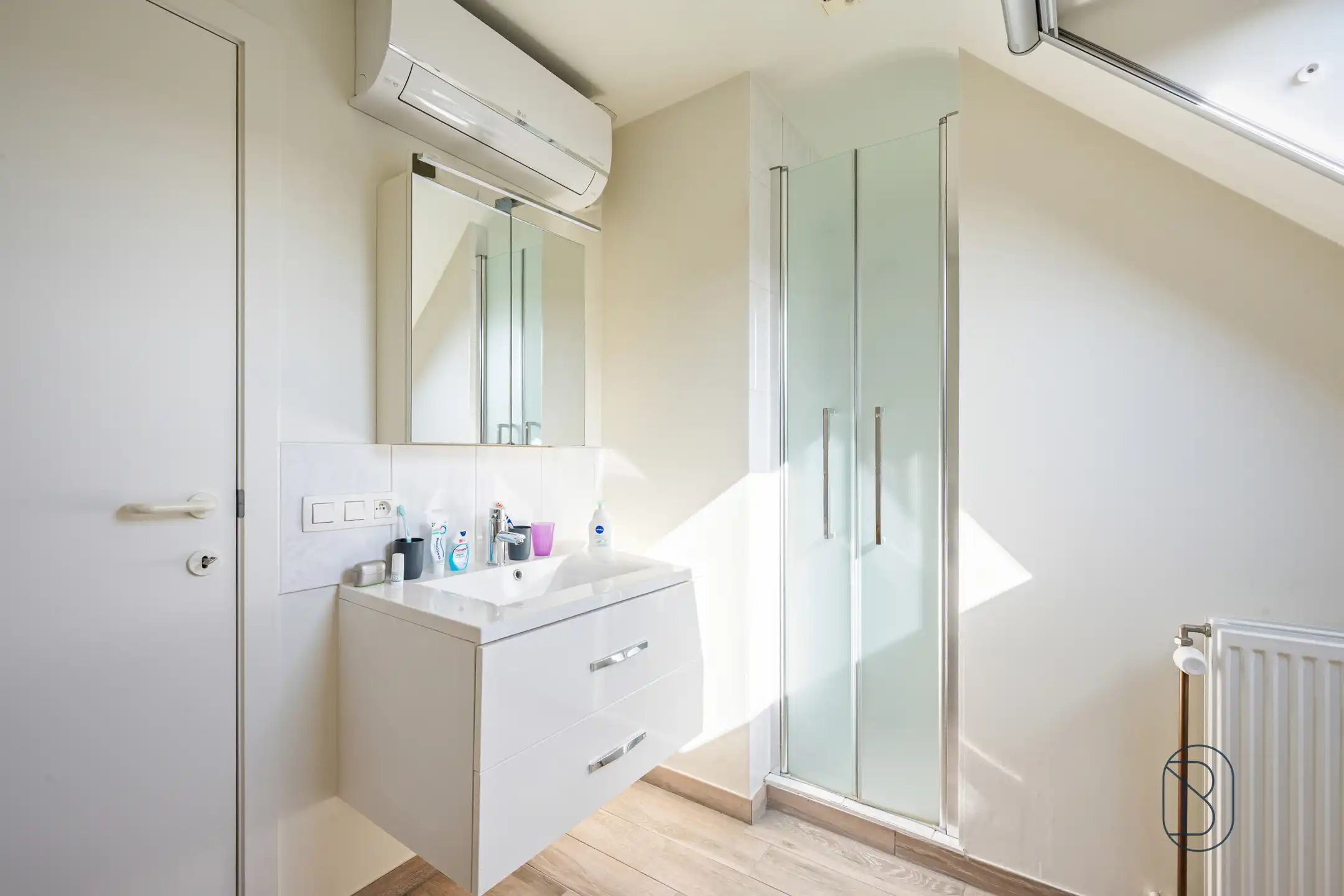 Instapklare energiezuinige topper met garage en tuin foto 15