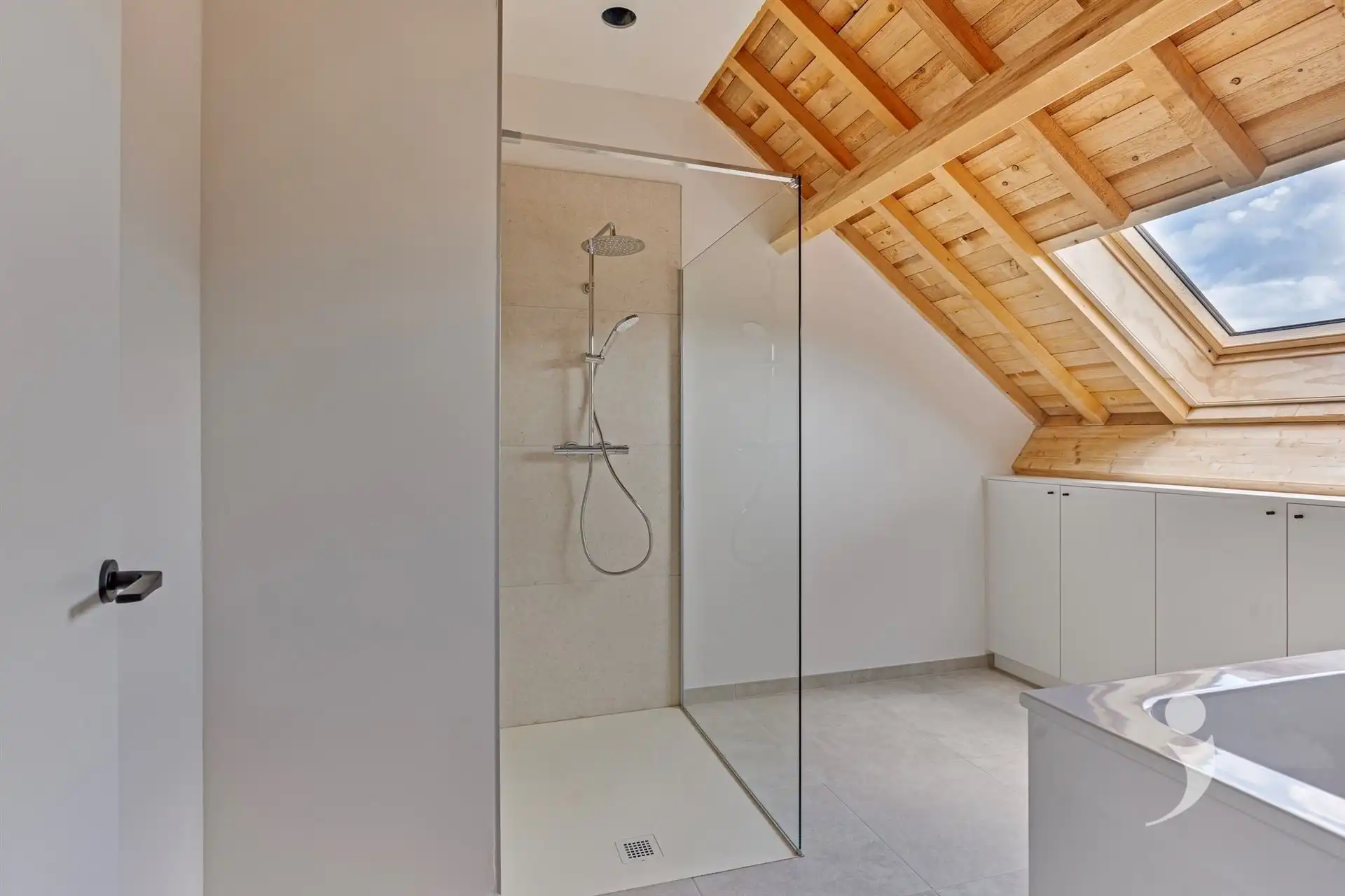 Riant huis met 5 slpk en 3 bdk - Co-housing mogelijk! foto 16