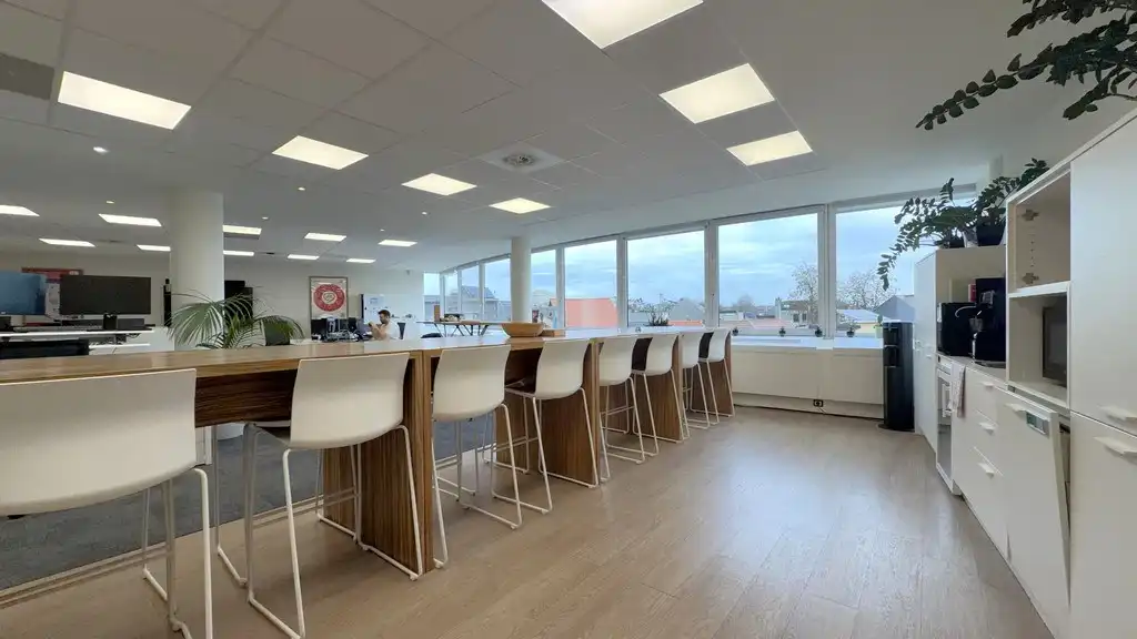 Knap ingericht kantoor te huur in Antwerp Gate I te Berchem foto 7