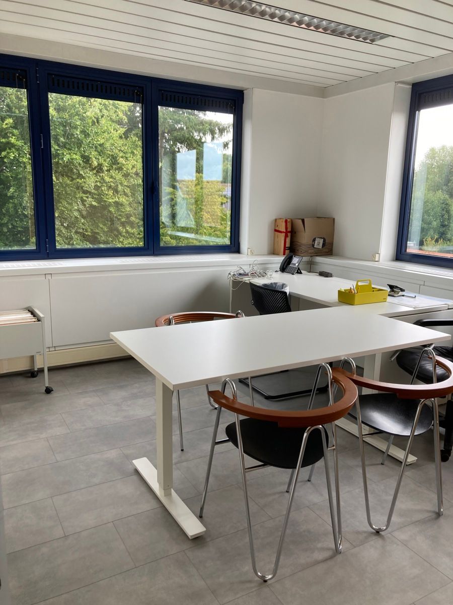 Ruime kantoorruimte te huur op toplocatie tussen Kortrijk centrum en ’t Hoge foto 4