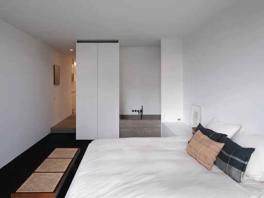 High-end duplexpenthouse met drie terrassen, gelegen in een architecturaal hoogstaand gebouw naar ontwerp van Element Architecten. foto 14