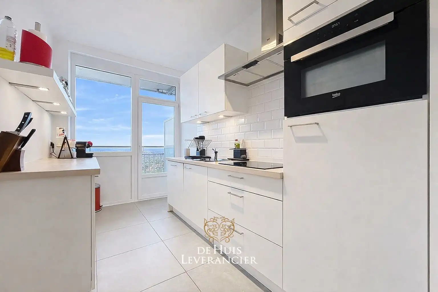 centraal gelegen, gerenoveerd appartement met panoramische zicht op 2 terrassen foto 12