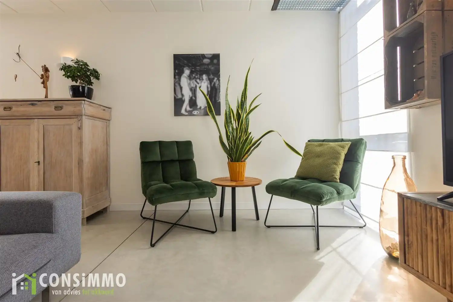 Unieke woning met industrieel-landelijke stijl in een rustige woonwijk van Genk foto 8