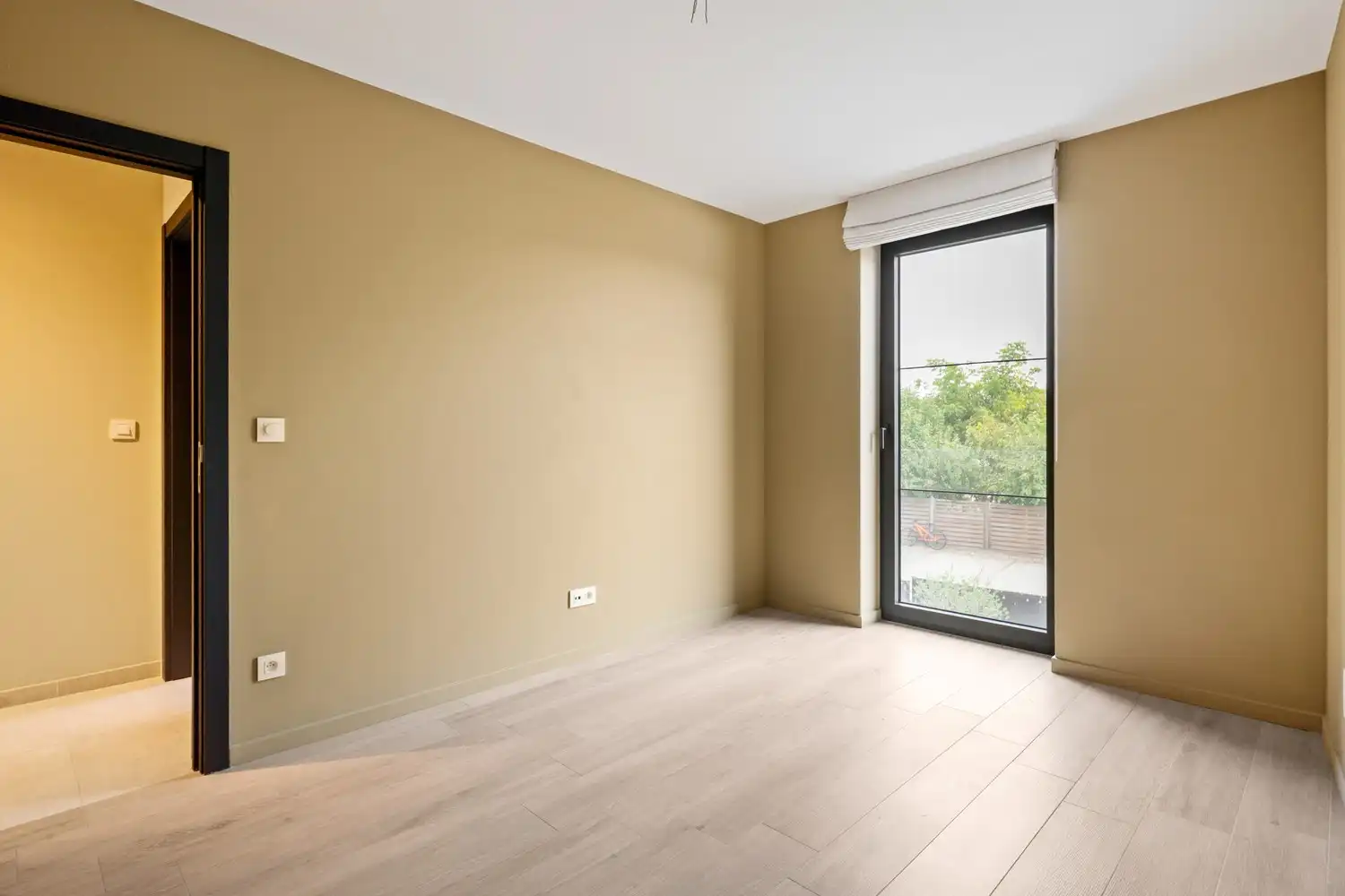 Recent energiezuinig appartement met 2 slpkrs, terras en autostaanplaats te Schriek foto 11