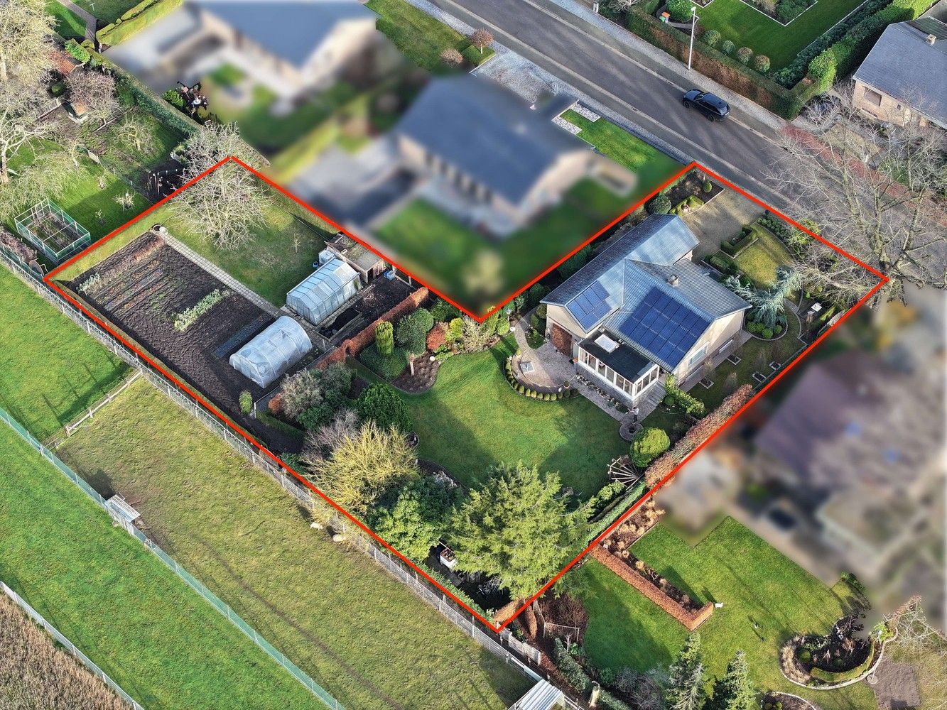 Charmante split-level bungalow met tuinkamer en uitstekende energieprestatie (label B) foto {{pictureIndex}}