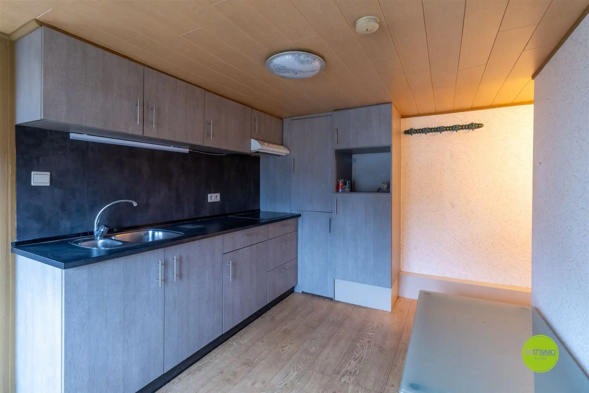 Ruim handelshuis met 4 slaapkamers én acherliggende grond foto 13