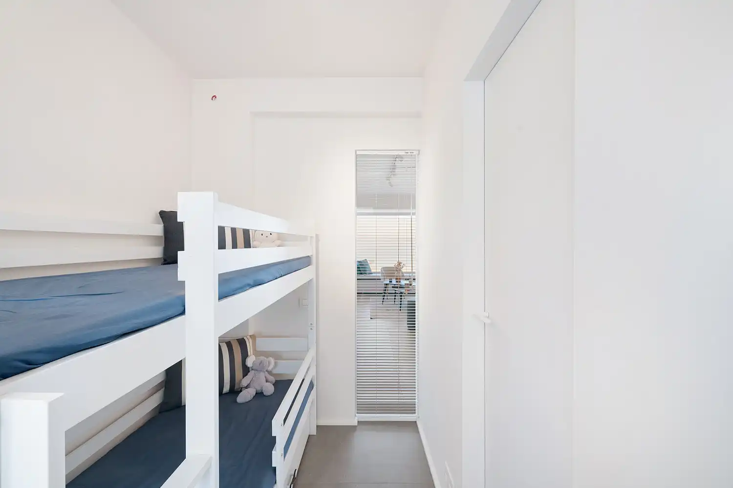 Prachtig vernieuwd 2 slaapkamer appartement aan het Albertstrand foto 14