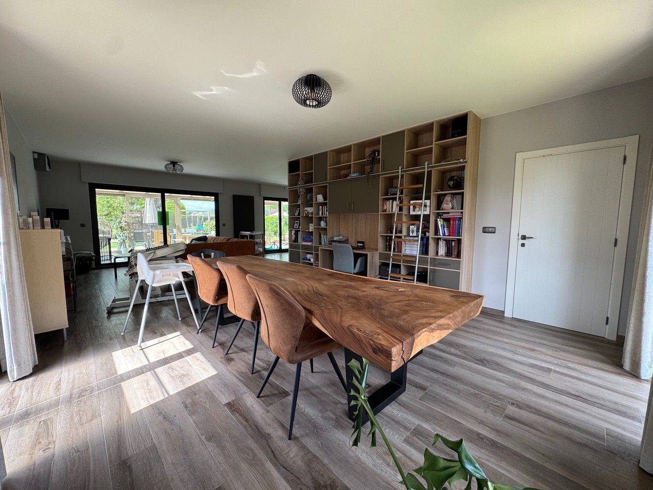 Prachtige villa met 4 slaapkamers. foto 6