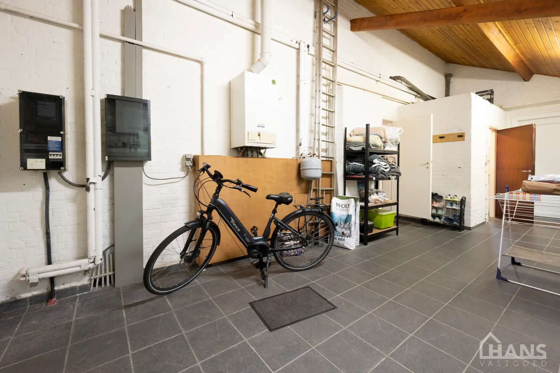 Vrijstaande woning met inpandige garage. foto 15