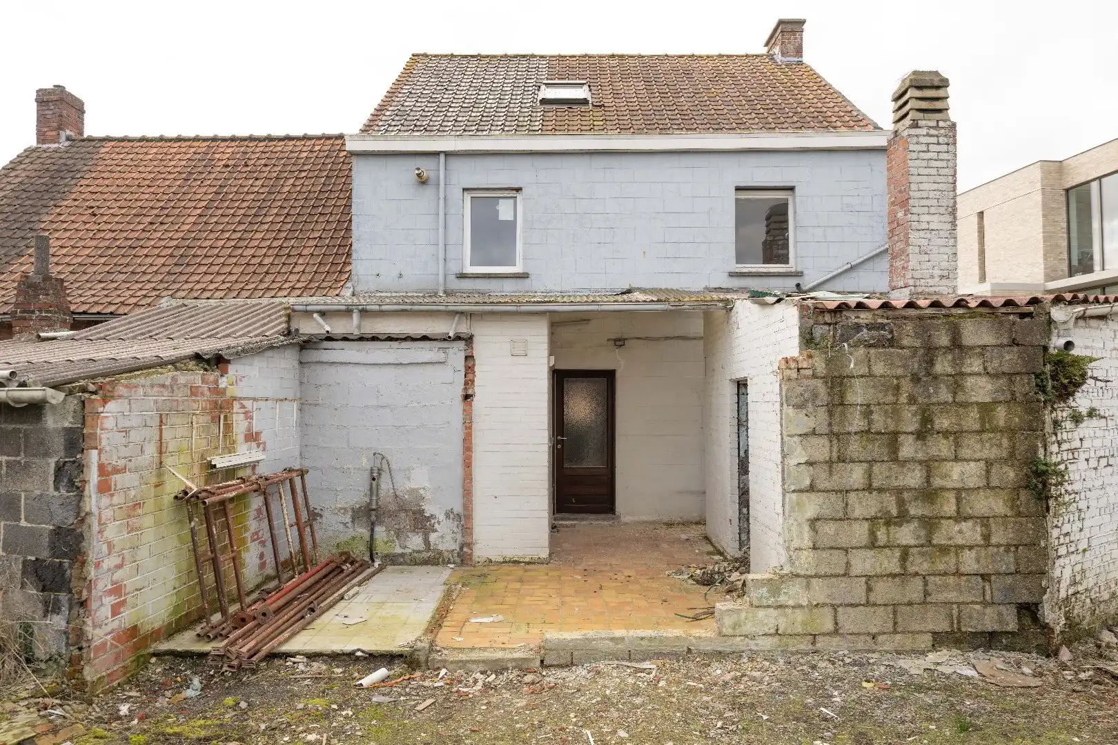 Verder te renoveren woning op toplocatie in Lichtervelde foto 16