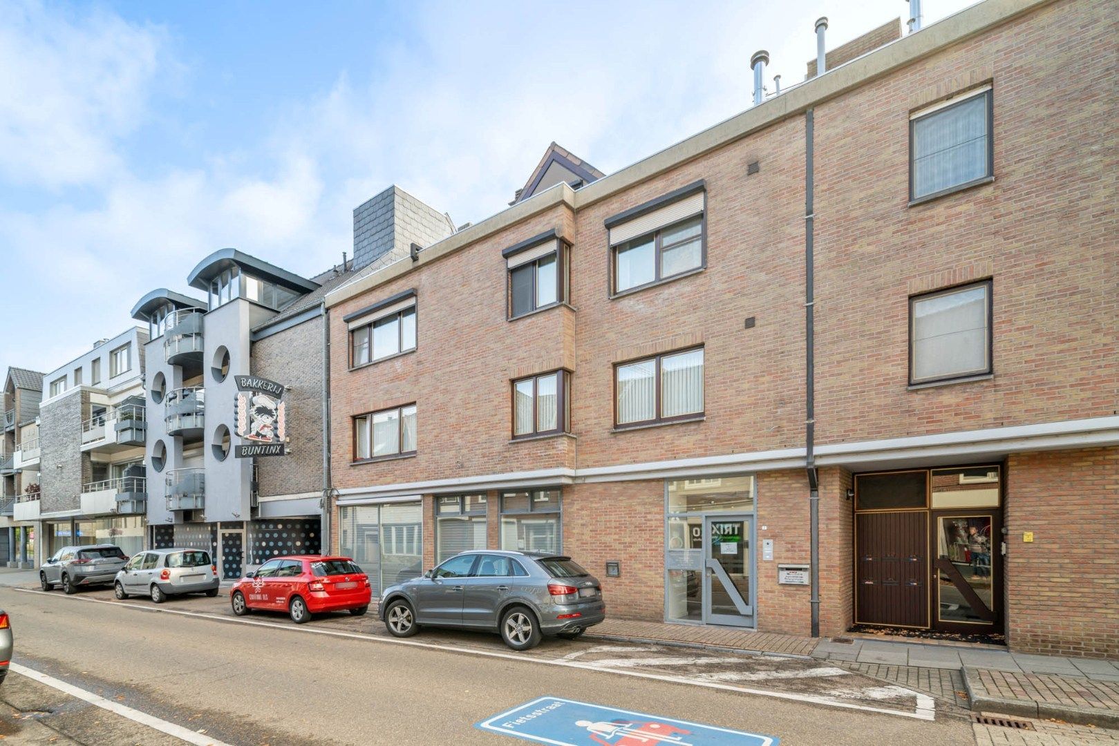 Ruim, zeer energiezuinig kantoor in het centrum van Neeroeteren met diverse mogelijkheden!   foto 32