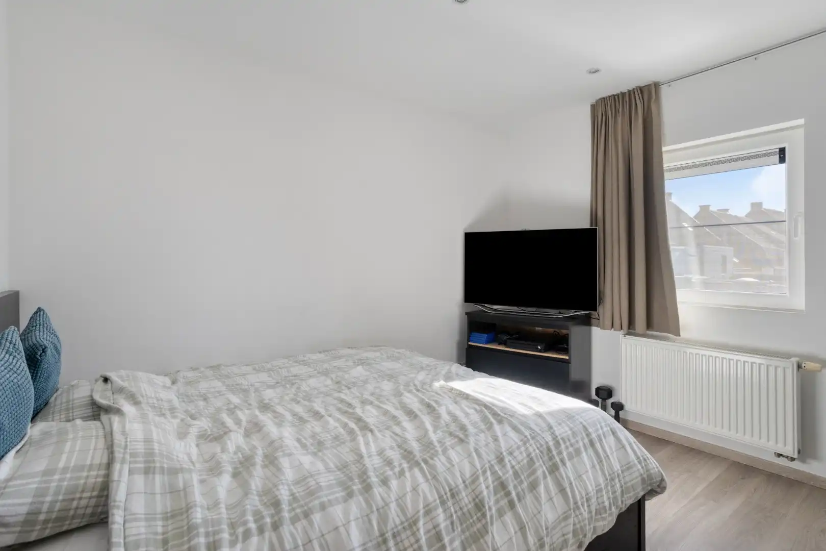 Instapklare woning met 5 slaapkamers garage en tuin! foto 12