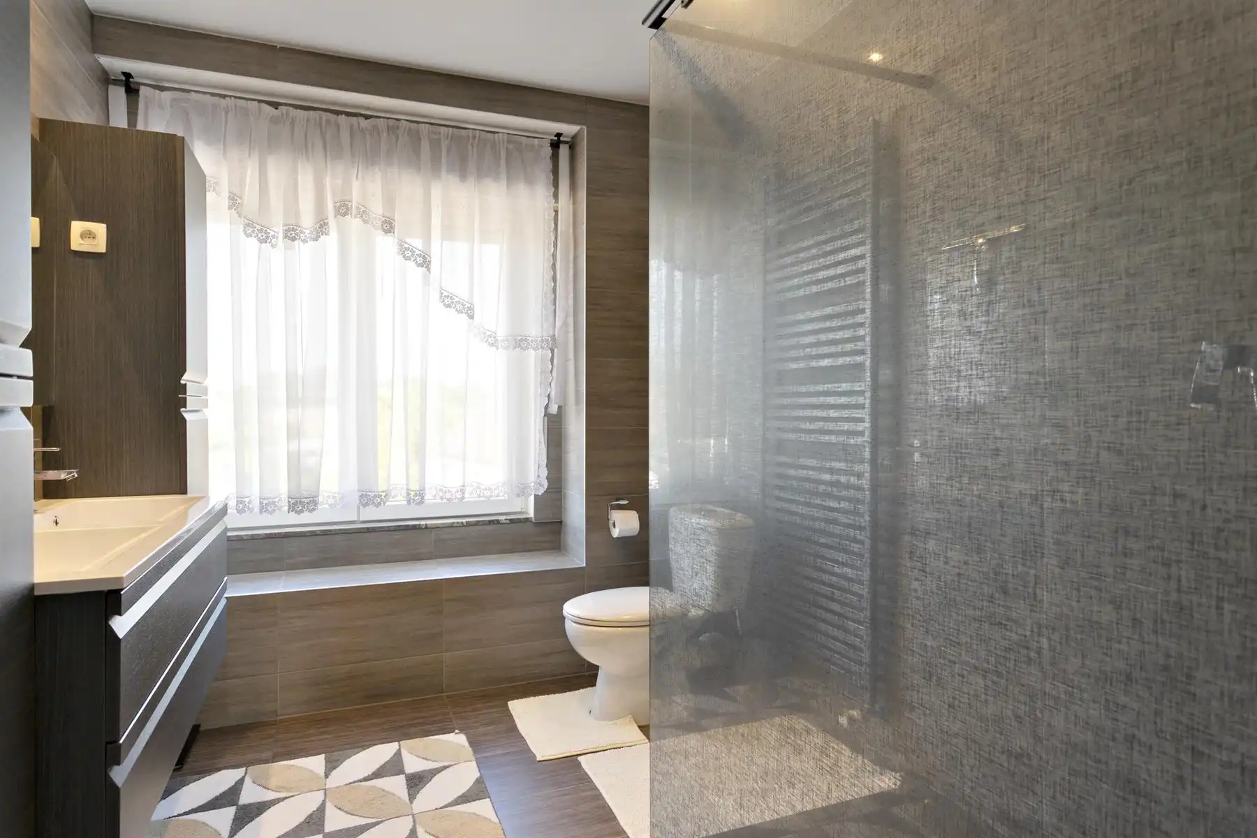 Ruime, instapklare gezinswoning te BEGIJNENDIJK foto 12