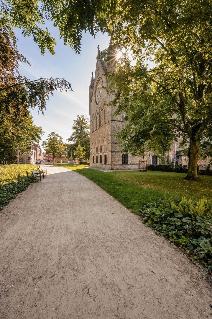 Authentieke hoekwoning met 3 kamers op unieke ligging in het hart van Ieper foto 24