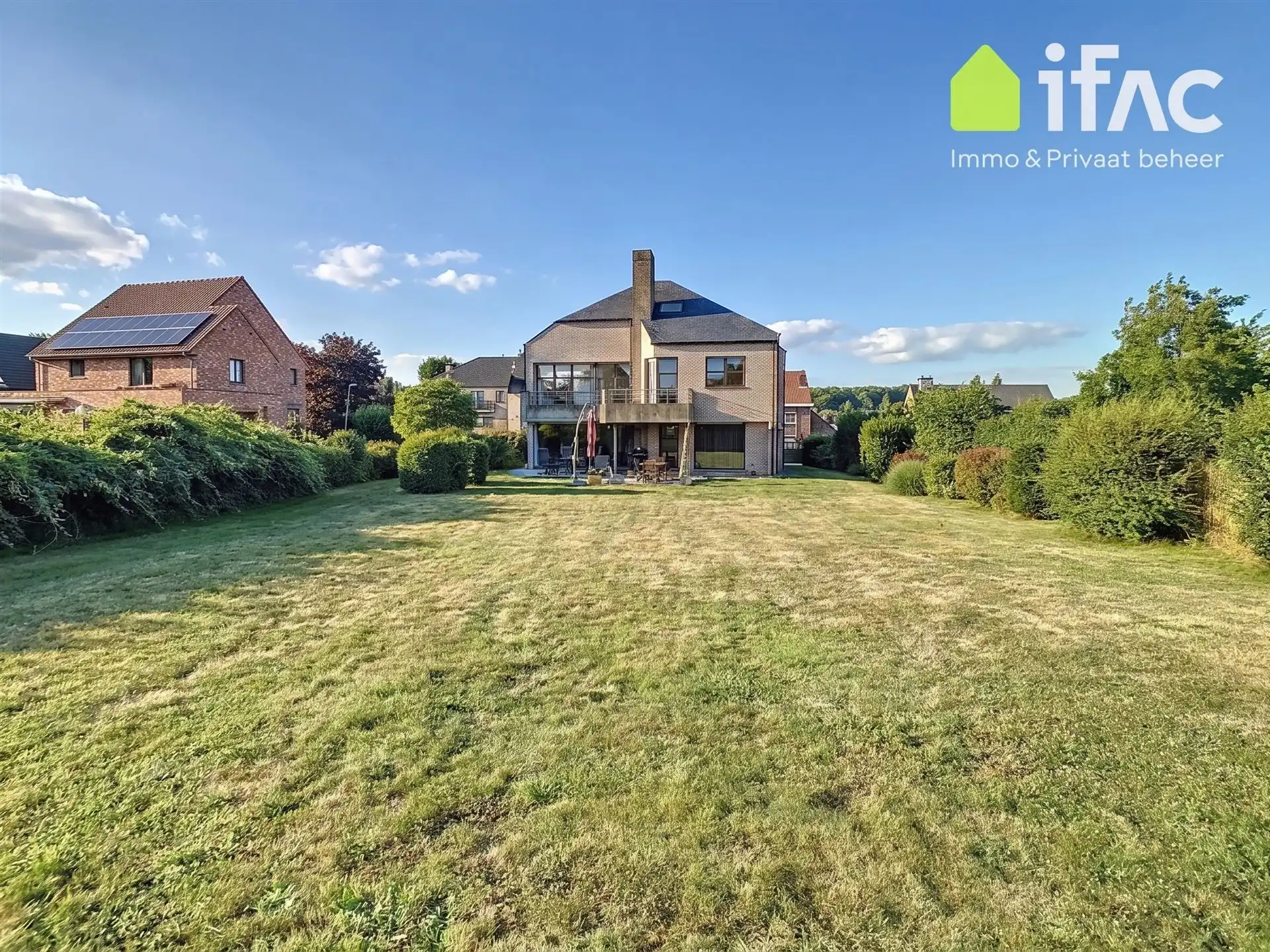 Uitstekend gelegen villa met 5 slaapkamers en prachtige tuin foto 7