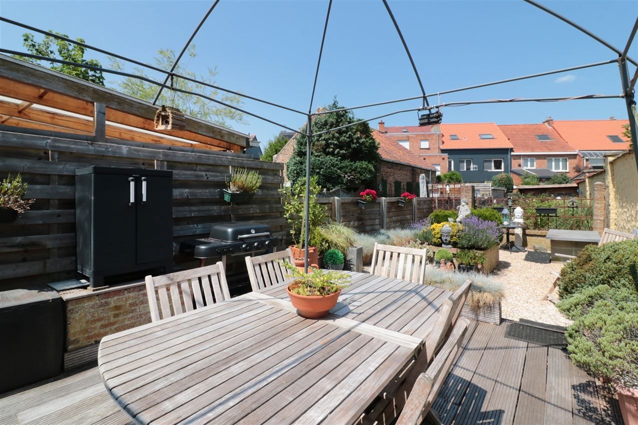 omgeving station en ziekenhuis, stadstuin, label D, neogotische stijl foto 7