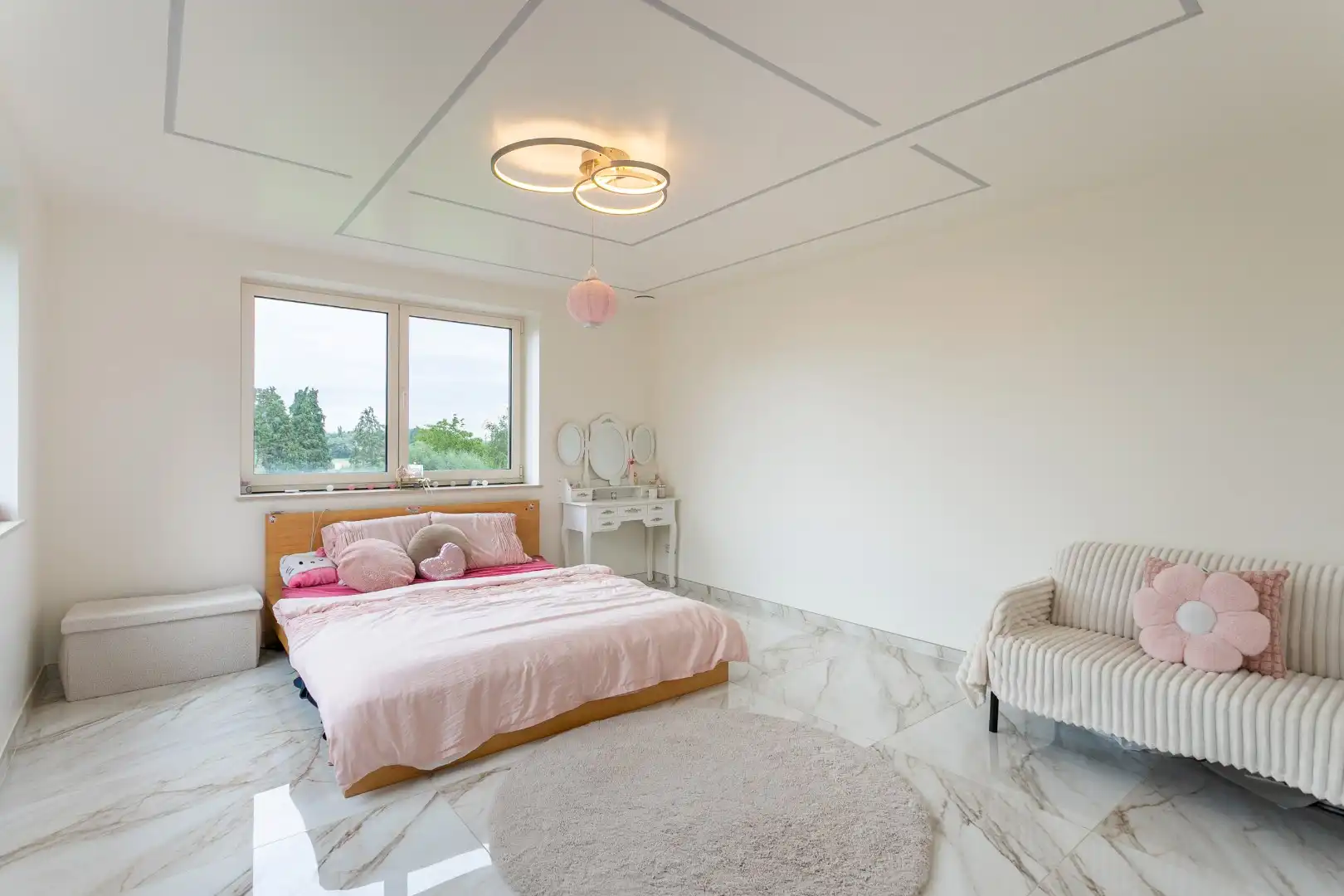 Ruime recente halfopen bebouwing met 7 slaapkamers en inpandige garage foto 19