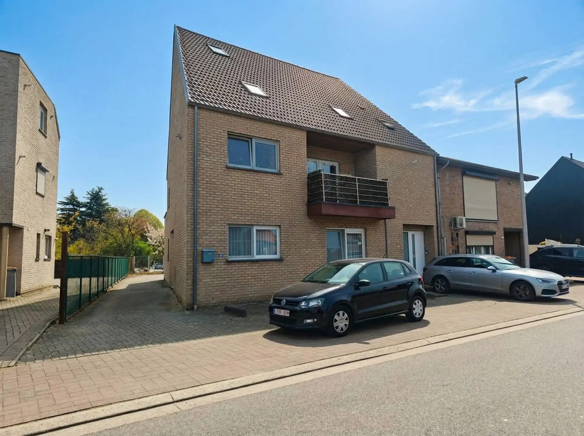 Duplex appartement voorzien van 2 slaapkamers en een aparte garage foto 2