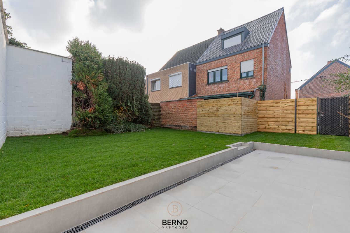 Vernieuwbouw woning met tuin foto 17