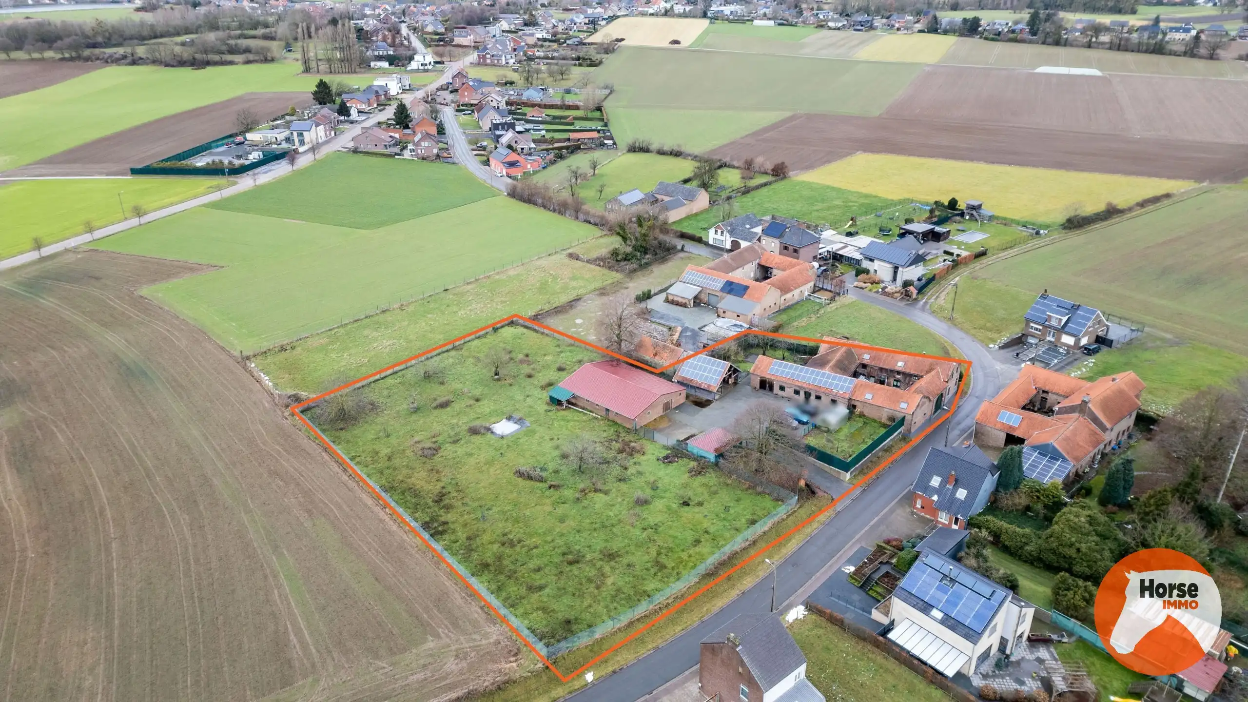 BILZEN - Charmante vierkantshoeve met werkplaats foto 3