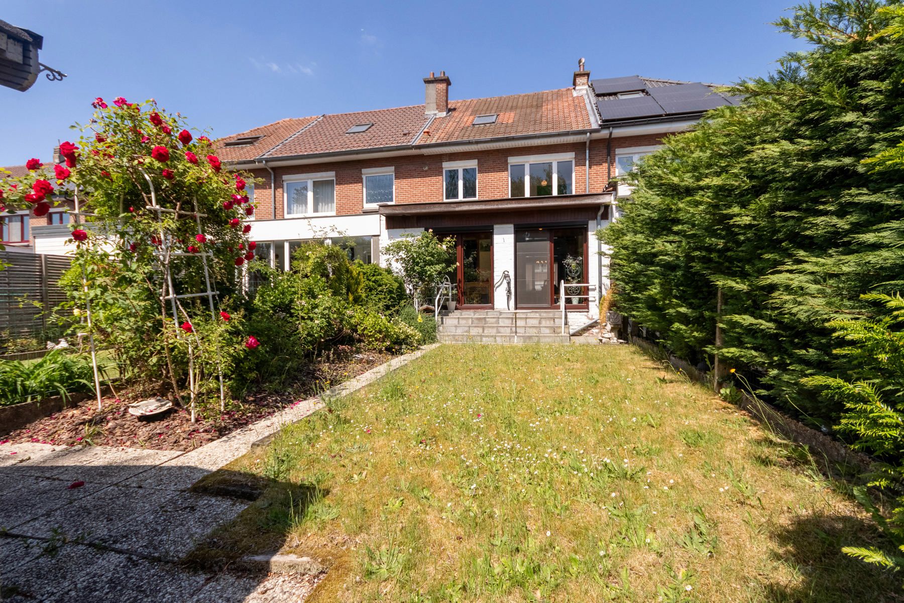 Rustig gelegen woning met tuin foto 2