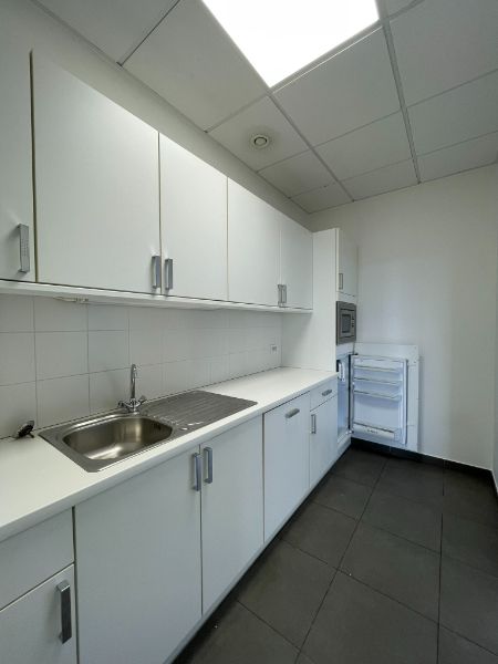 Kantoor van 350m² te huur op goede locatie in Sint-Denijs-Westrem. foto 10